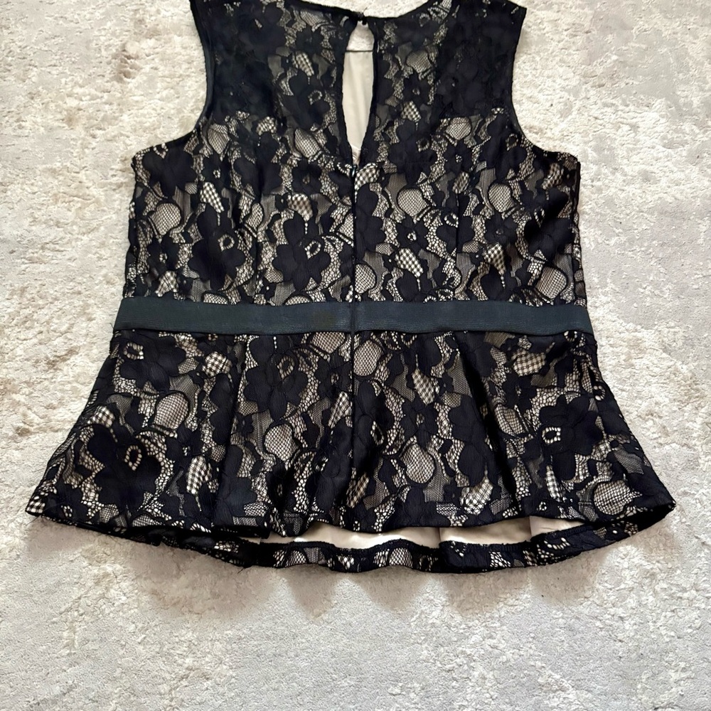 Suzy Shier Black Lace Peplum Sleeveless Top Size Medium - Picture 7 of 9